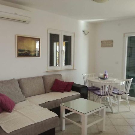 Apartman Dora ปอฟเลียนา ภายนอก รูปภาพ