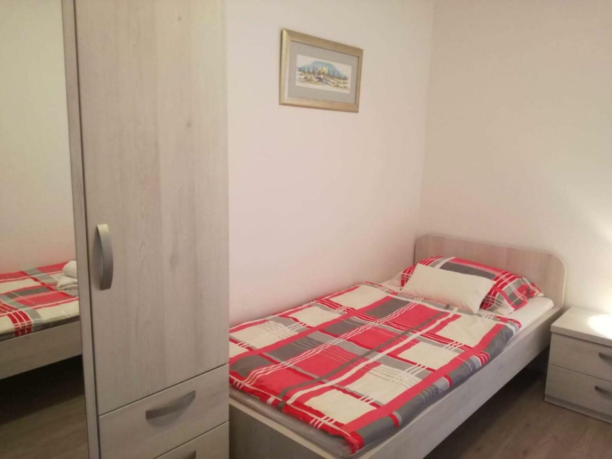 Apartman Dora ปอฟเลียนา ภายนอก รูปภาพ